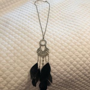 Long dangling necklace with feathers and jewels